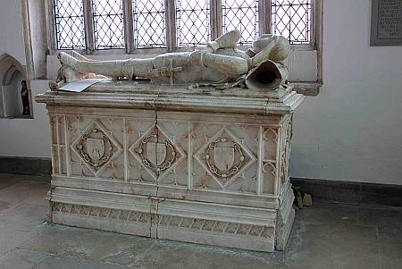 Lowick - Tomb Detail
